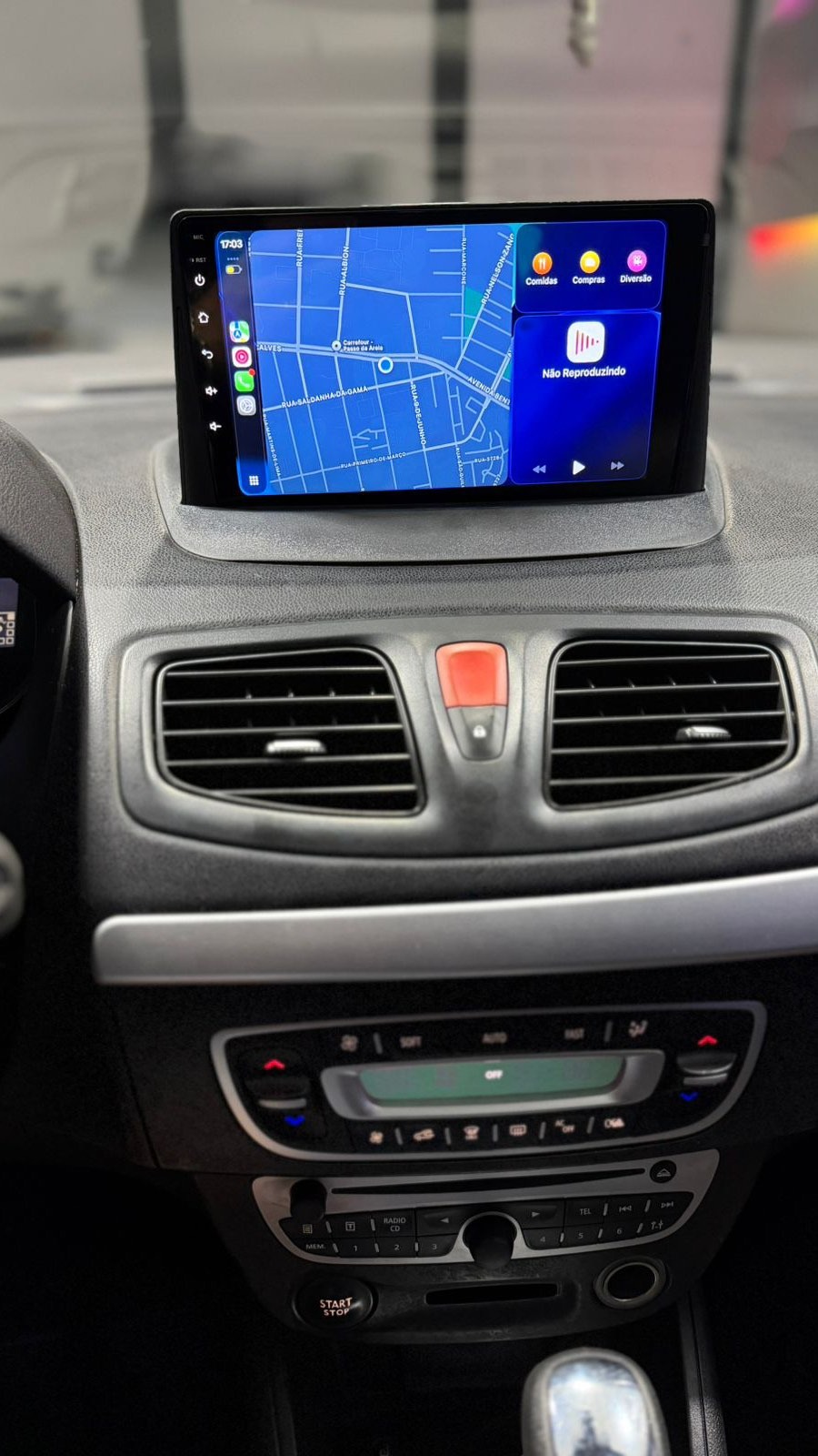Central multimídia com CarPlay instalada